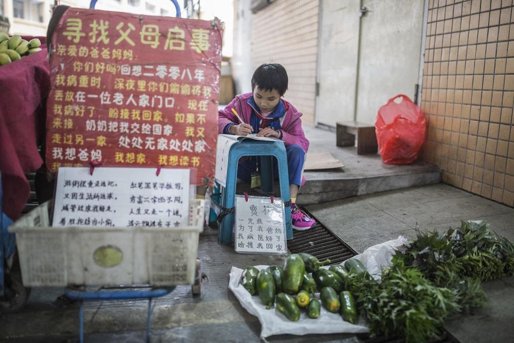 跨越文化与距离的母爱，女子远嫁日本失联，老母卖菜攒路费寻亲记