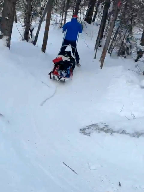 5岁儿童随舅舅滑野雪遭遇车祸身亡的悲剧事件