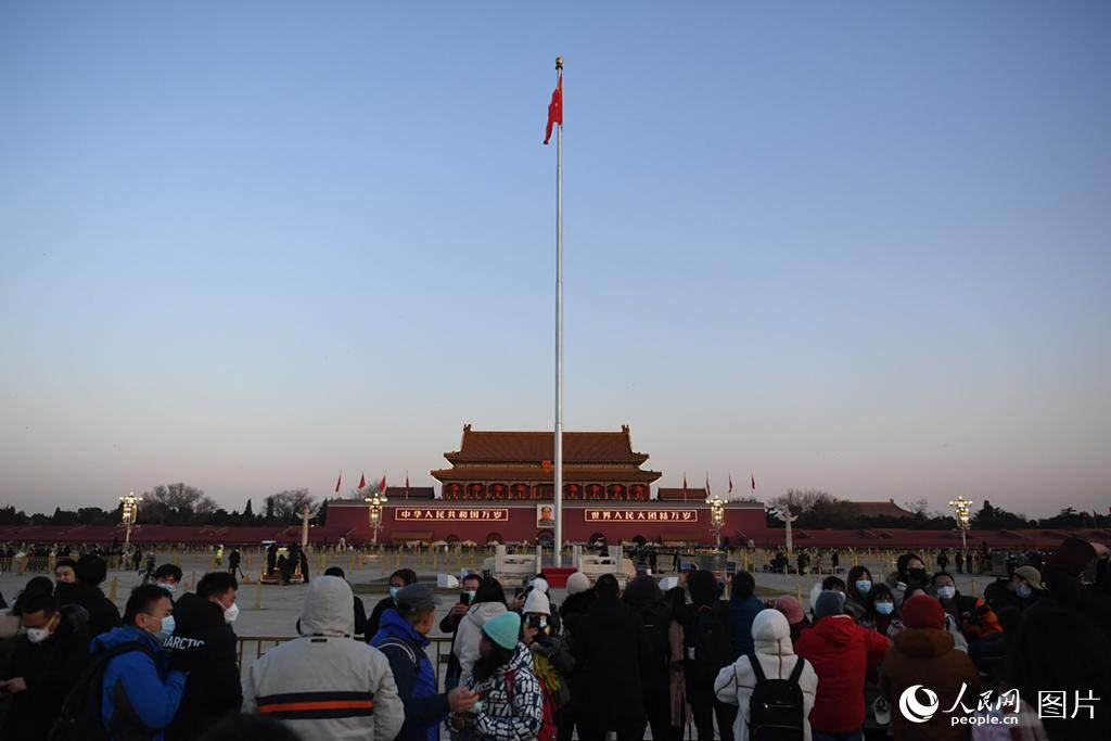 天安门广场新年升旗仪式，庄严荣耀的象征