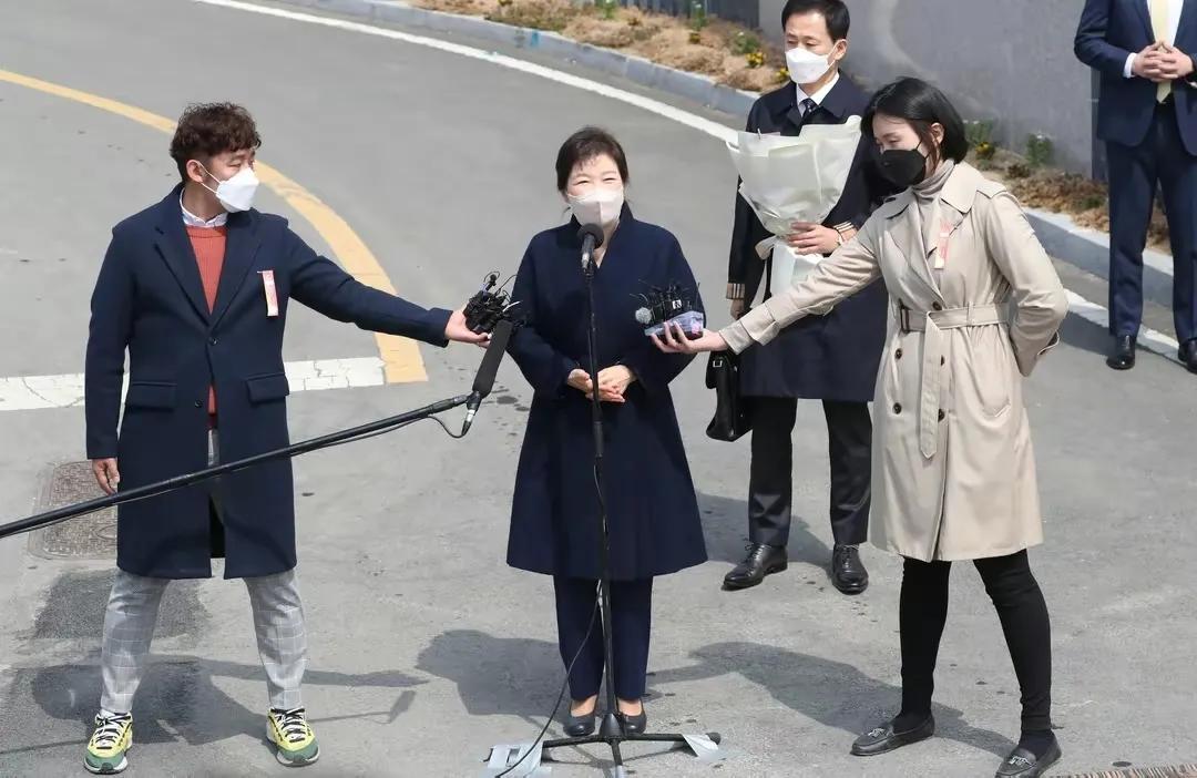 尹锡悦所在建筑抓捕行动尚未开始，复杂行动引发公众关注