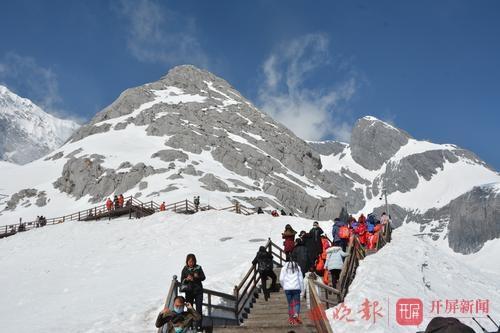 玉龙雪山索道停运致游客被困，意外考验引发反思