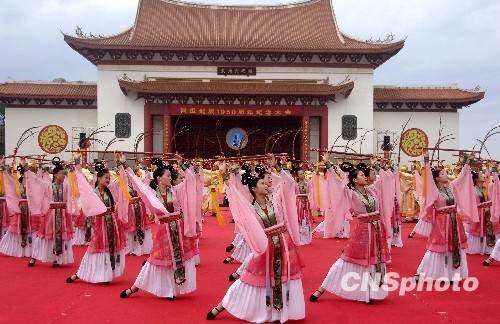 莆田湄洲岛妈祖巡安现场，传统与现代的完美交融