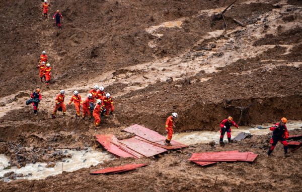 四川山体滑坡揭示灾难真相，29人失联引发关注