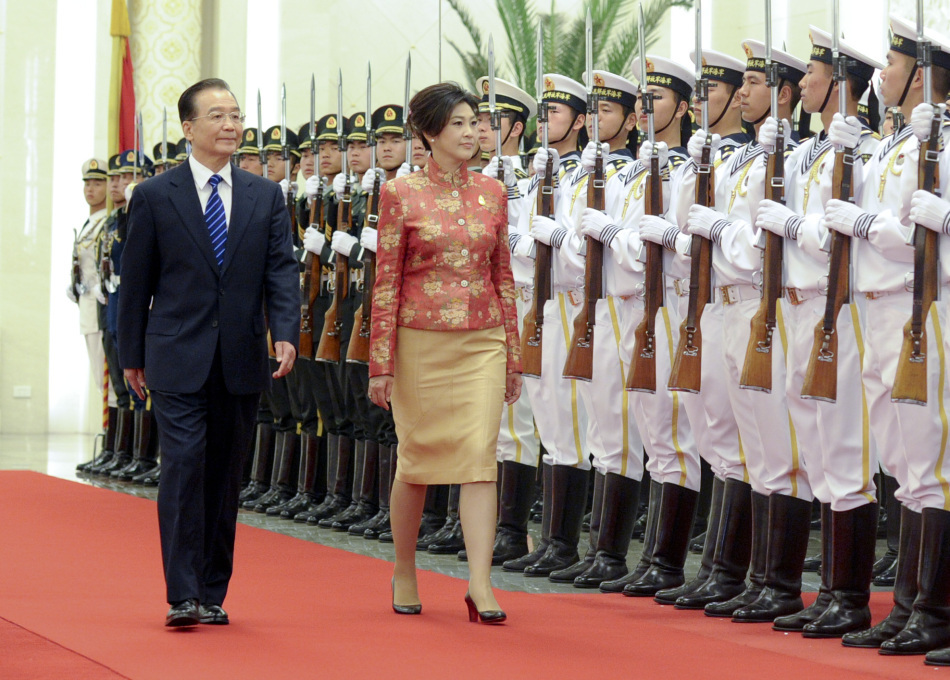 泰国总理盛赞中国女保镖，异国安保魅力点燃民众热情