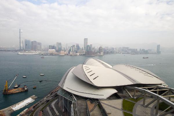 香港两任特首发声